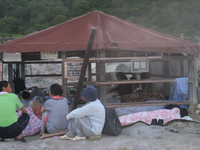 玉川温泉テント中央